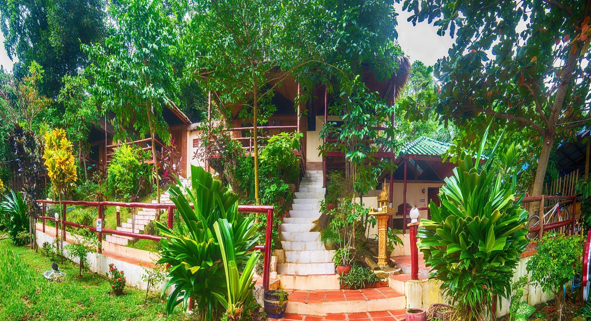 Above Us Only Sky Hotel Sihanoukville Exterior photo