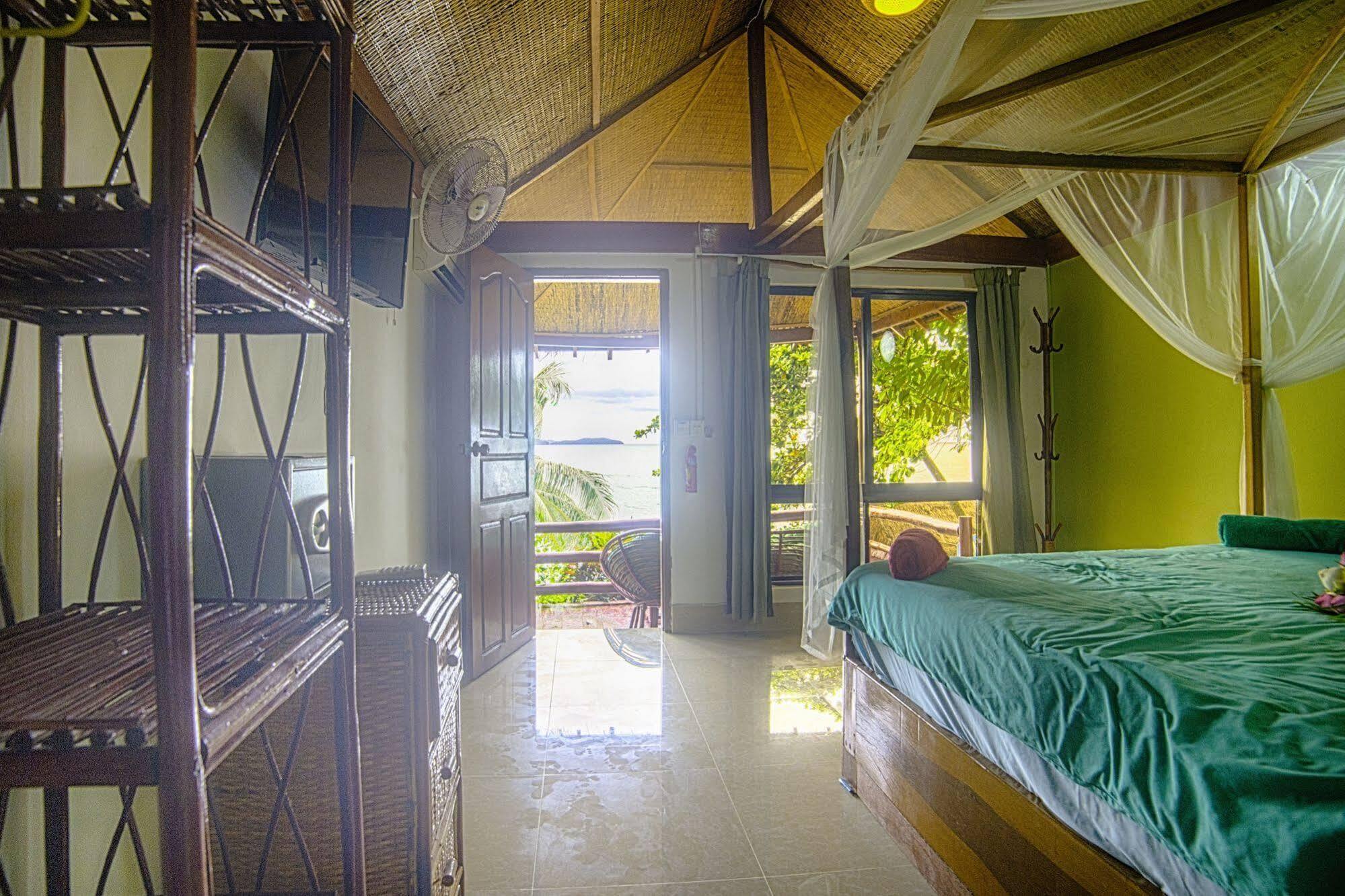 Above Us Only Sky Hotel Sihanoukville Exterior photo